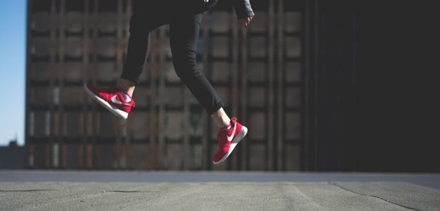 jump feet (cropped)